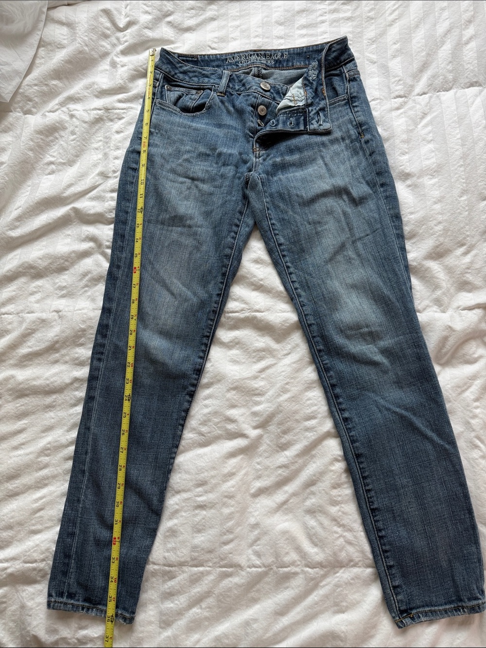 American Eagle Outfitters Skinny Jeans in Medium Wash Blue